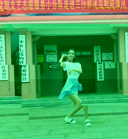 美女佟丽娅边疆慰问跳舞演出1