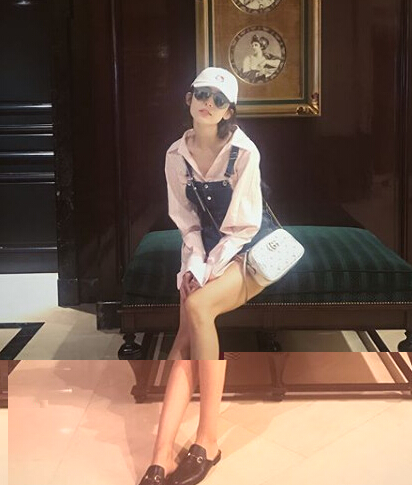 美女秀场古力娜扎美照 墨镜里的男子亮了1