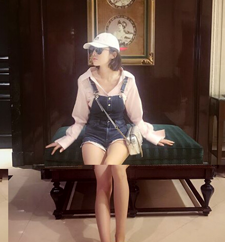 美女秀场古力娜扎美照 墨镜里的男子亮了2