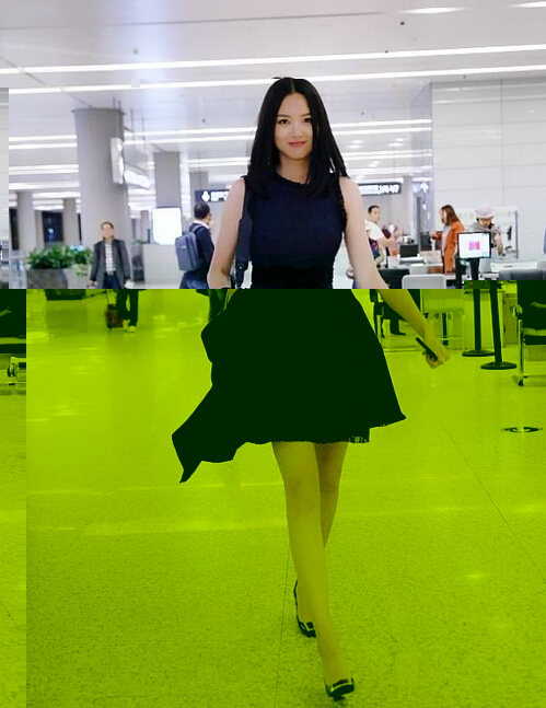 秀场美女大秀美腿 张梓琳与虹桥一姐合影1