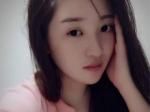 美女主播直播间感动的哭了