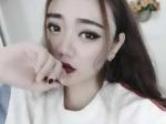美女主播变音搞笑钢琴秀 还能这么玩