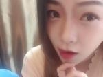 漂亮美女主播在说自己的糗事