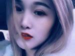 萌新美女主播微笑吖直播间送飞吻给你