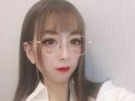 美女主播前面湿了怎么回事?