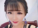 美女主播有一副金嗓子