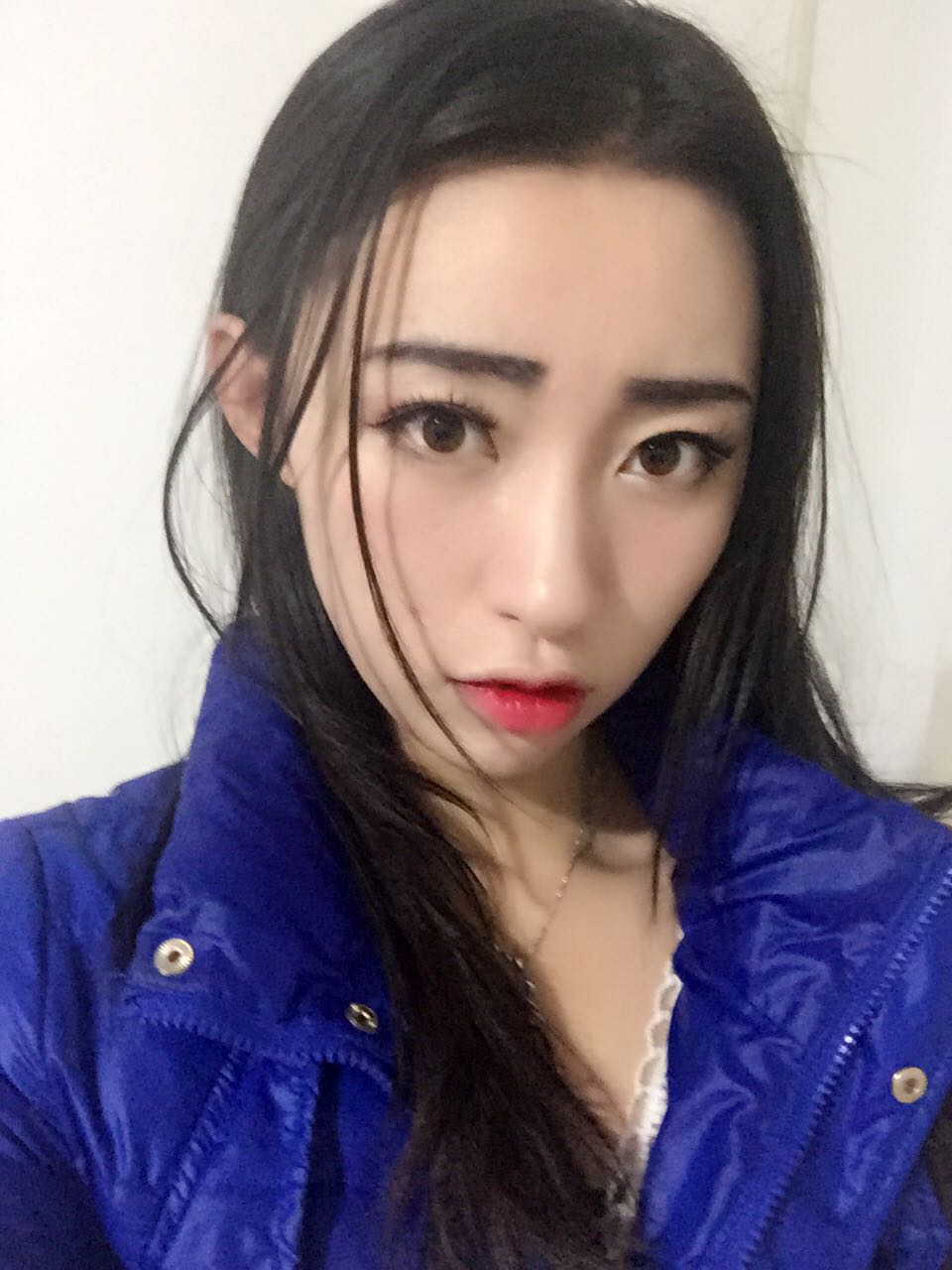 美女主播水晶生日遇守护 直播间被5个大火山炸响3